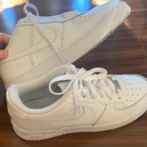 LIGHTLY USED NIKE AIR FORCE 1’s, WOMENS SIZE 7